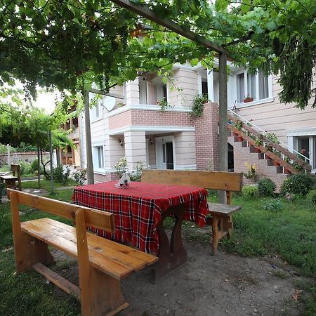 Slanchevata Kashta Hotel Krushuna Esterno foto